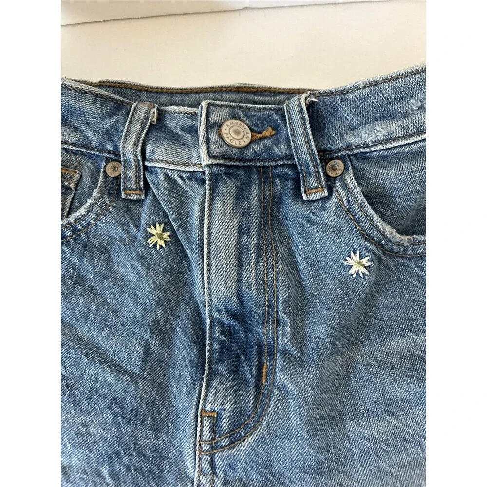 American Eagle Mom Denim Shorts Floral Embroidered Cut Off High Rise Size 00